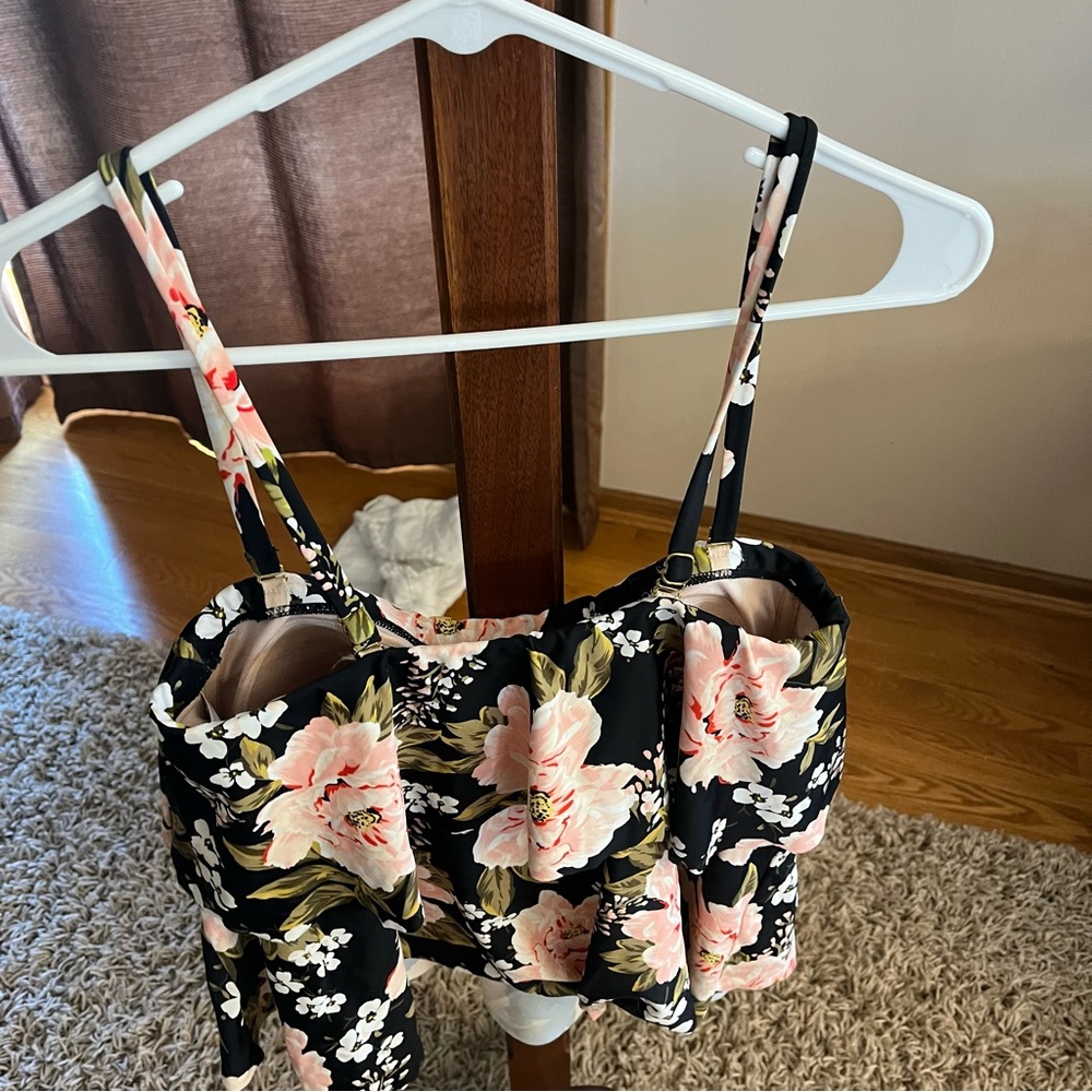 Kona Sol Target tankini top removable straps